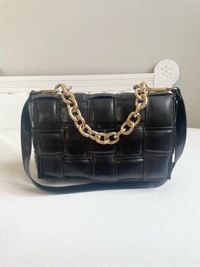 BLACK WOVEN FAUX LAMBSKIN BAG CHUNKY GOLD CHAIN LINK & REMOVABLE SHOULDER STRAP